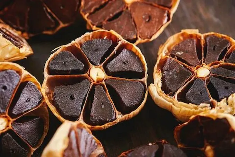 قیمت خرید سیر سیاه گلخانه ای + تست کیفیت